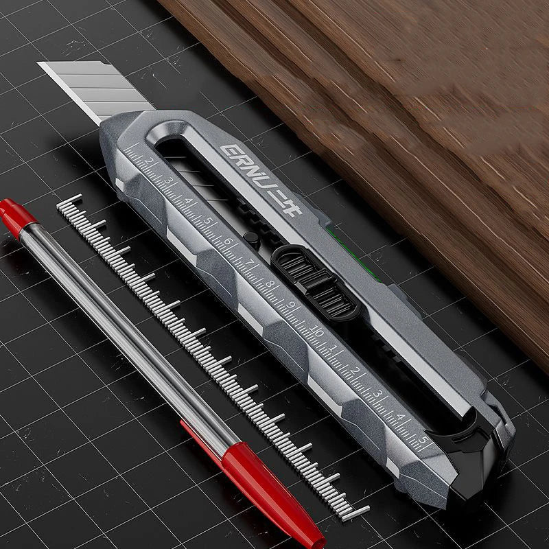 Robustes Universalmesser aus Stahl mit Lineal, Wasserwaage und Multifunktionsfunktionen